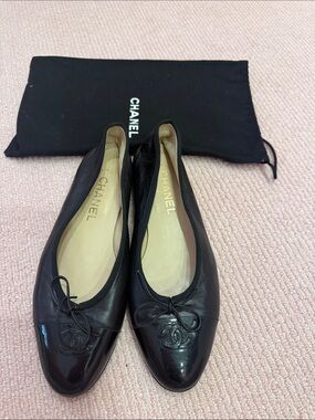 CHANEL Black Patent Cap-Toe Logo Ballet Flats